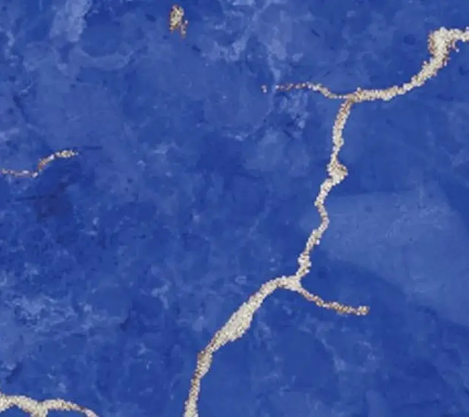 Peinture bleue craquelée